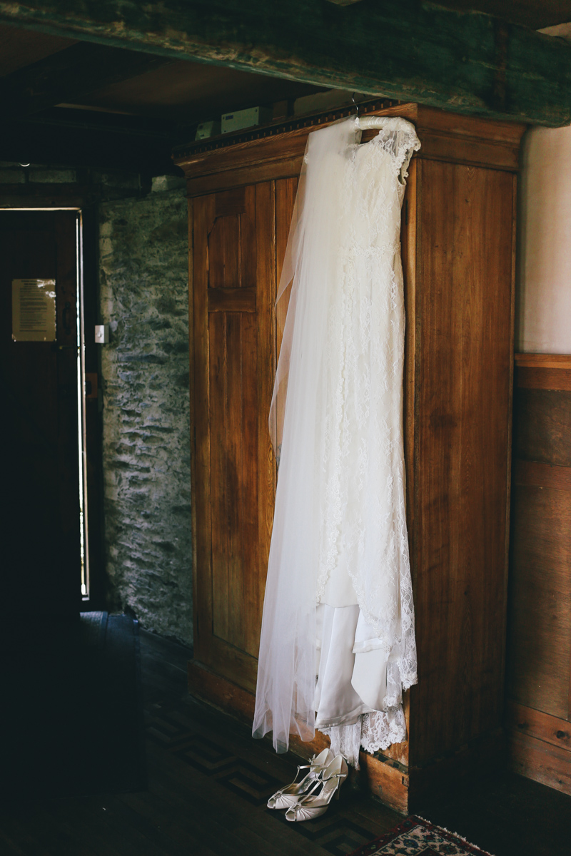 Lace wedding dress at Prussia Cove, Cornwall wedding by Love Oh Love Photography
