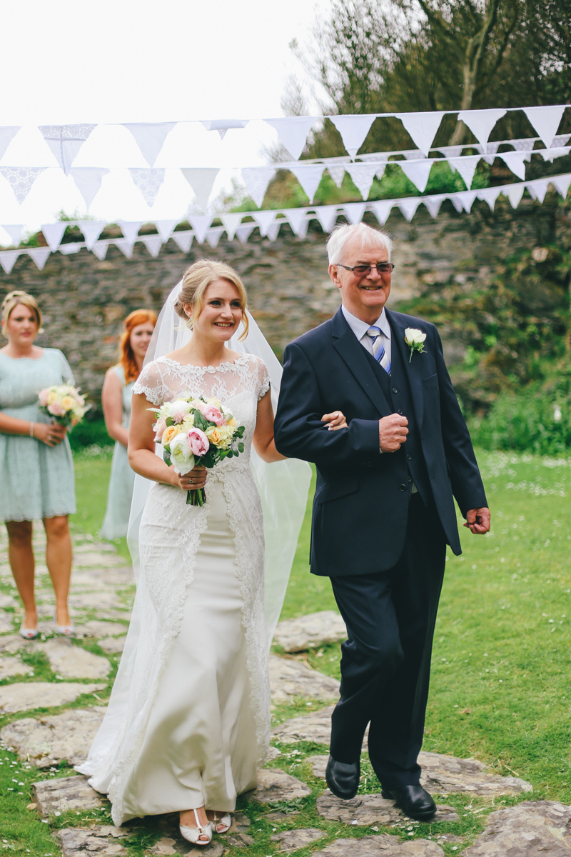 Outdoor wedding ceremony at Prussia Cove, Cornwall wedding by Love Oh Love Photography