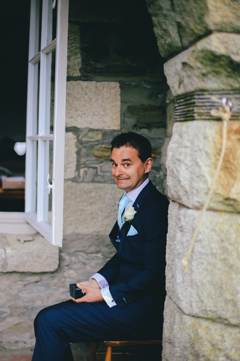 Outdoor wedding ceremony at Prussia Cove, Cornwall wedding by Love Oh Love Photography